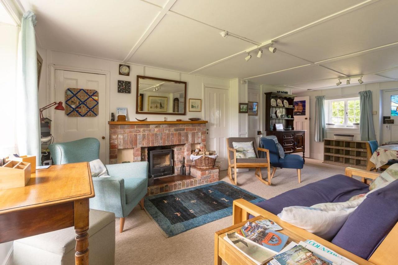 Adorable Two Bed Norfolk Broads Holiday Home - River Views With Moorings & Fishing Stalham Zewnętrze zdjęcie