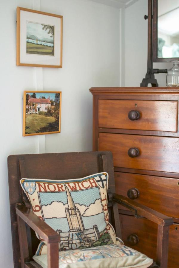 Adorable Two Bed Norfolk Broads Holiday Home - River Views With Moorings & Fishing Stalham Zewnętrze zdjęcie
