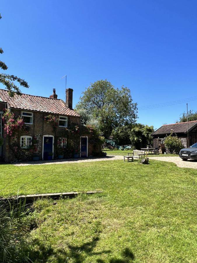 Adorable Two Bed Norfolk Broads Holiday Home - River Views With Moorings & Fishing Stalham Zewnętrze zdjęcie