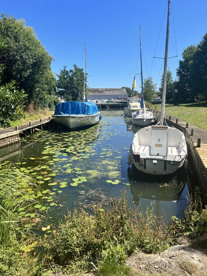Adorable Two Bed Norfolk Broads Holiday Home - River Views With Moorings & Fishing Stalham Zewnętrze zdjęcie